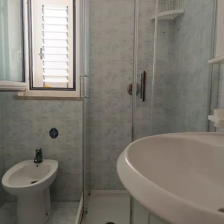 Tore Apartament Ponza